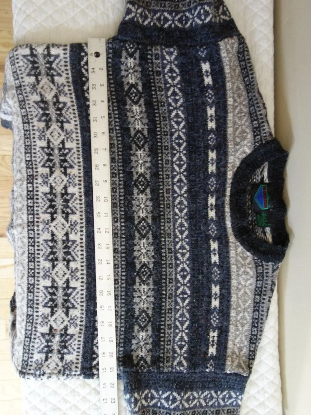 Vntg ETCHINGS Nordic Winter Snowflakes Gray Crew Neck Sweater – Mens Large